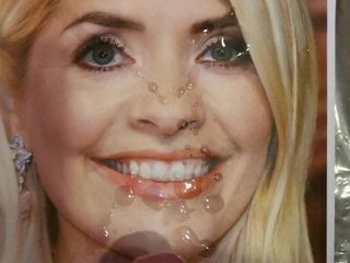 Holly Willoughby kommt mit 203