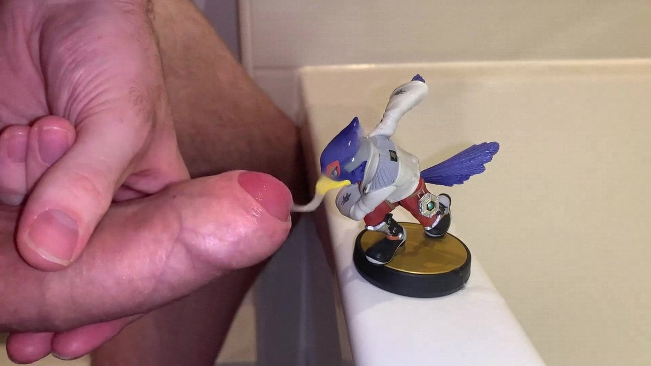 Hotglue: Falco amiibo