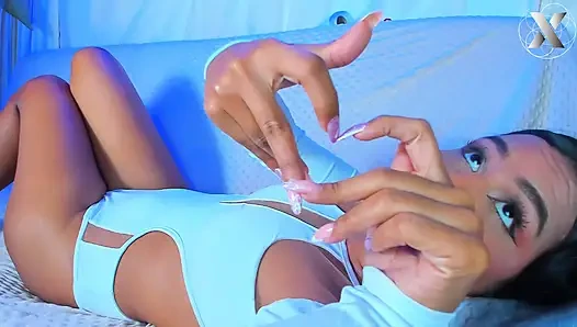 İlk lezbiyen karşılaşması: kız arkadaşım bana hızlı dille doğru vajina yemeyi öğretiyor