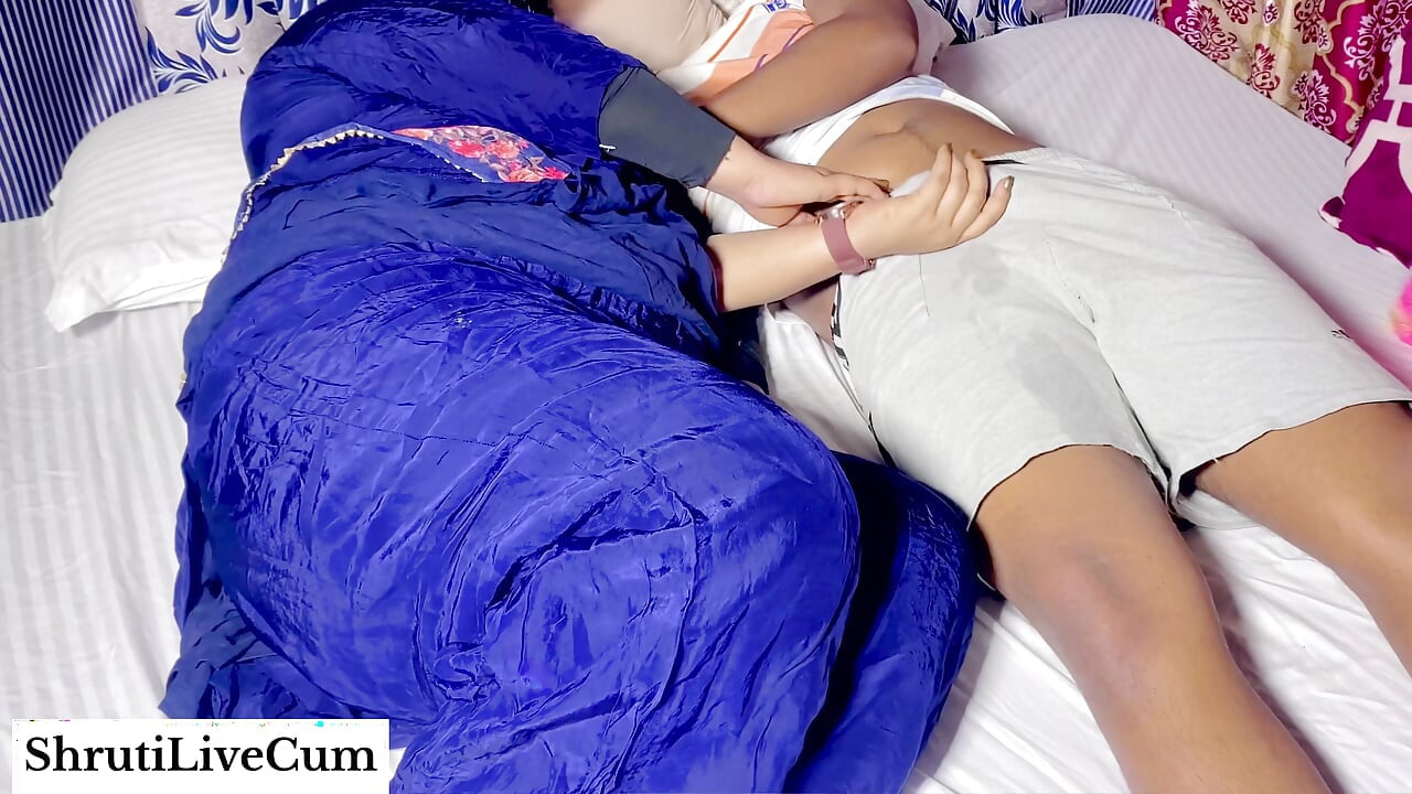 Menggoda ibu tiri desi kampung dan mengambil kesempatan daripada peluang dan mengongkek video hindi shrutilivecum penuh 4k