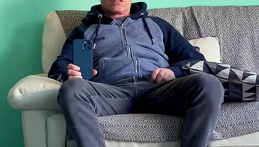 Riskanter Friseurladen, spermareiben zum orgasmus mit Leuten in der Nähe