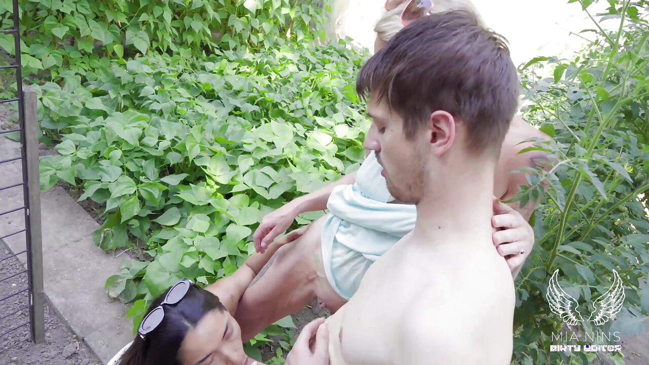 Dutch MILFs Fuck the Gardener in the Vegetable Garden with Cumswap Ending