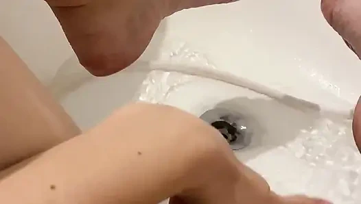 Kendini parmaklarla sikiyor. Fışkırtma zamanı