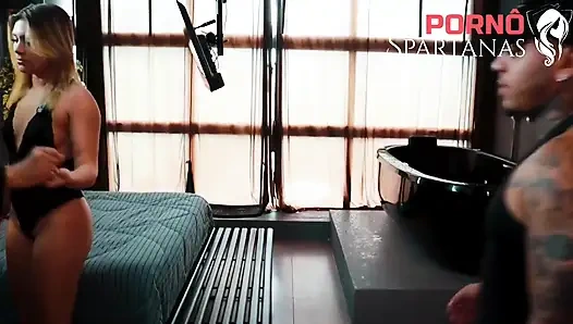 Blonde Gibt Ihren Bonus an Bandit