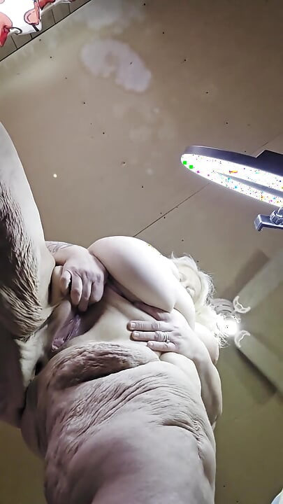 Standing N Squirting Whose She Hurting?