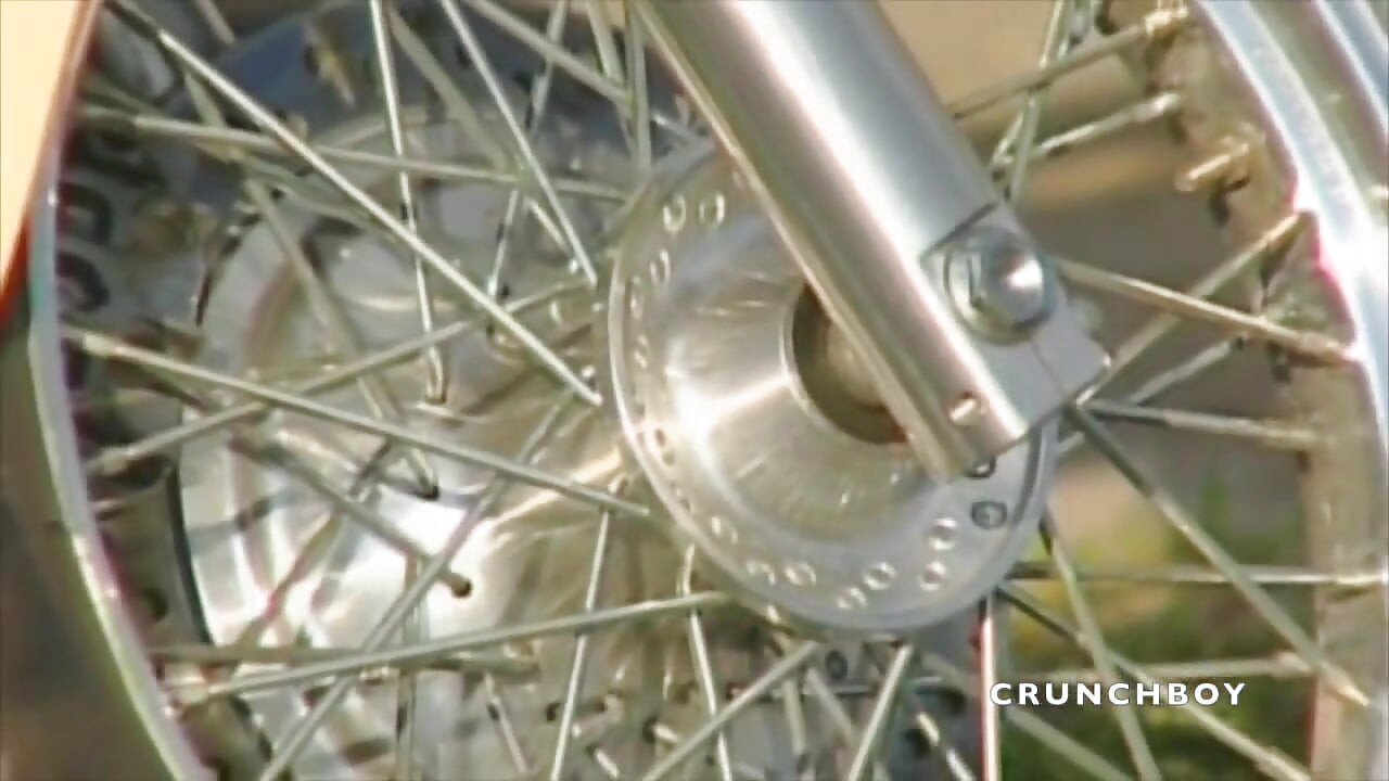 Two muscle motorbiker fuck in exhib