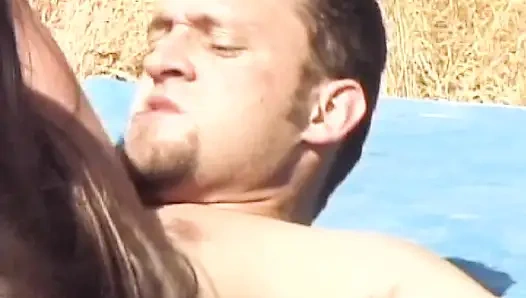 Schönes französisches schätzchen wird nach dem fick im freien mit wichse bespritzt