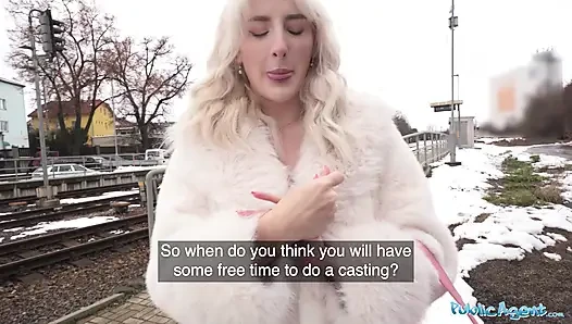 "Но я не ношу лифчик сегодня" - Публичный агент
