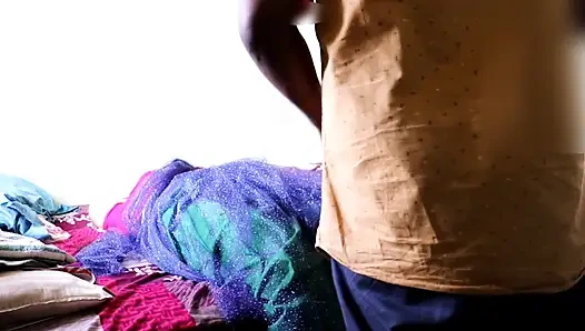 Ibu-ibu seksi asal southindian dengan penutup mata dikelabui sama suaminya dan dientot gaya doggy habis-habisan sama temannya sendiri