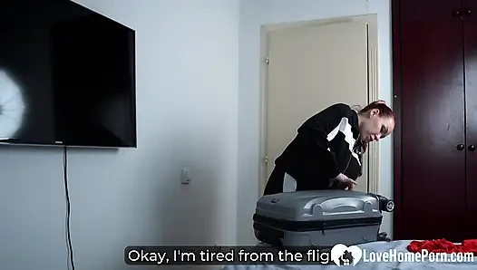 Сводный братец видел меня мастурбирует, и я трахнула его