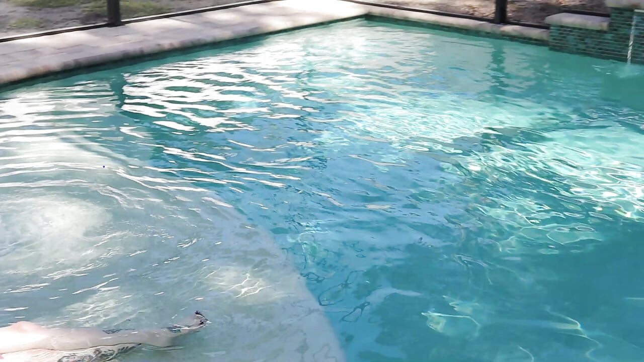 Pool Blowjob with Pedsrmeds