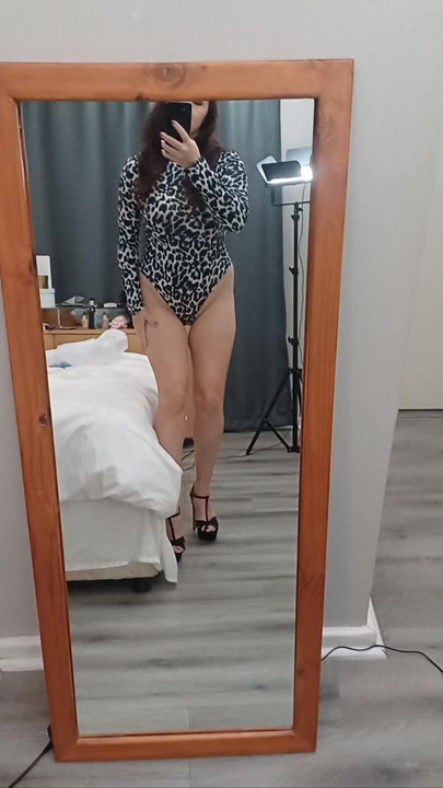 Kaki panjang dalam satu potong dan stilettos