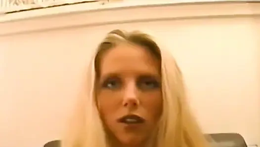 Air mani di seluruh payudara menyusuiku