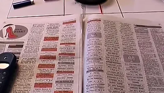 Wanita dewasa rambut pirang lagi asik nyepong kontol dan ngentot memek beceknya pakai dildo