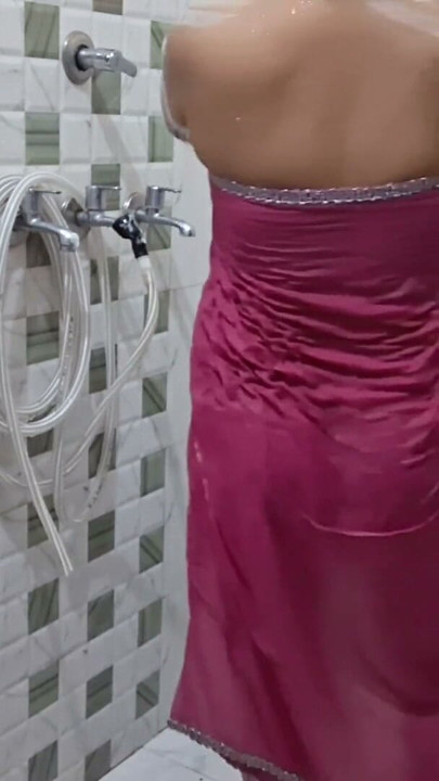 Sister-in-law's full sexy hot video of bathing naked. | Clip 1