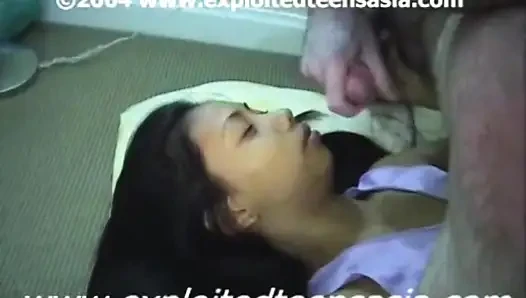 Özel Filipinli amatör Sally, sıska öğrenci çok pozisyonlarda sikiliyor, minik göt domaltıyor, ağzına boşalıyor.