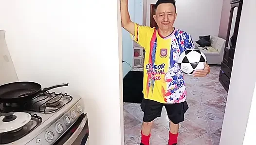 Dünya Kupası başlamadan önce güzel, büyük memeli Meksikalı üvey kızımı sikiyorum.