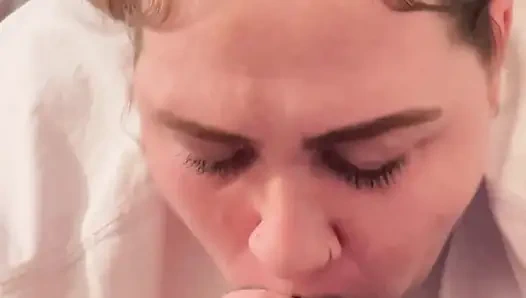 Kakak tiriku nyepong kontolku saat mantan pacarku nggak berhenti ngadu sama aku