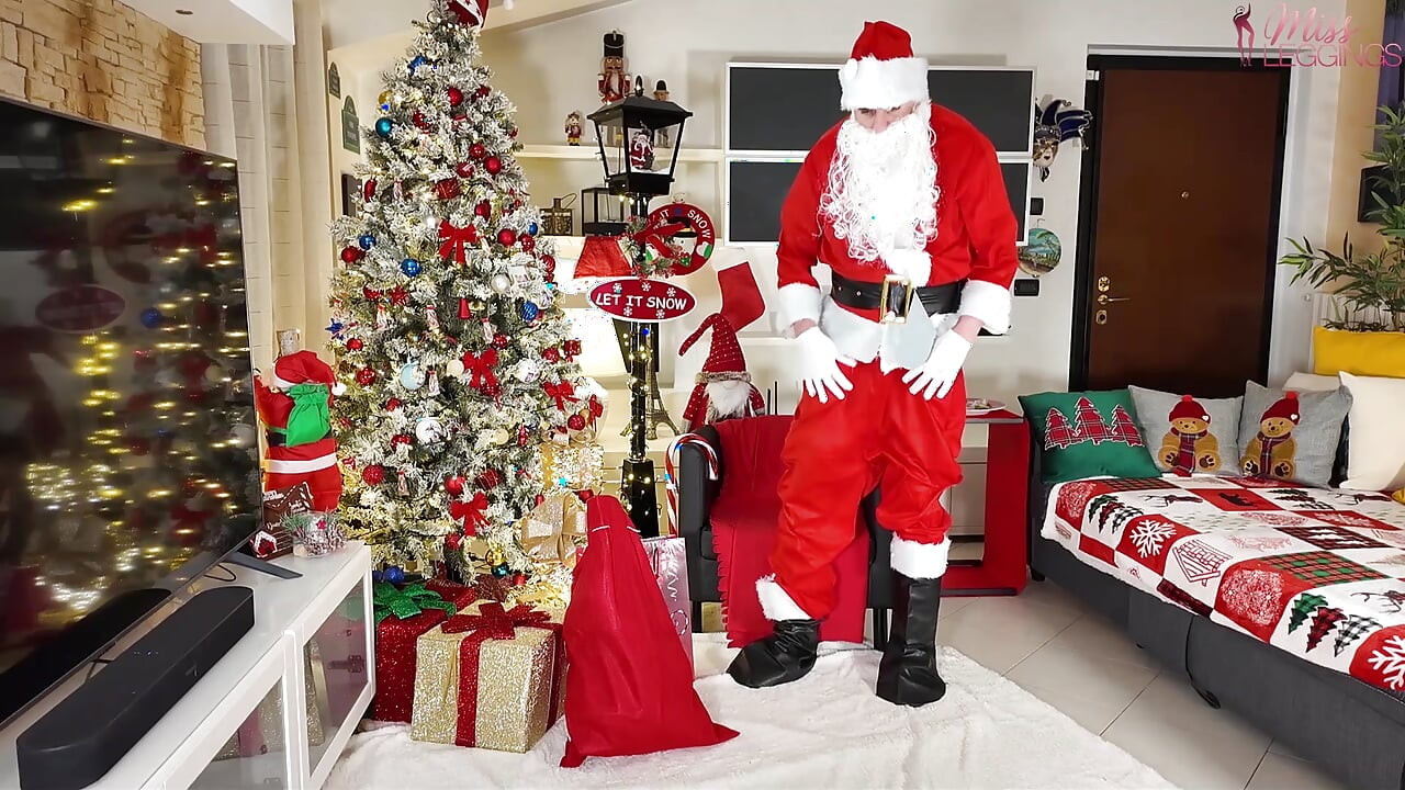 EXCITED STEPMOM AND VIAGRA IN SANTA'S MILK