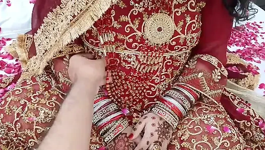 Suhagrat - seks malam pernikahan pertama - pasangan hot India baru