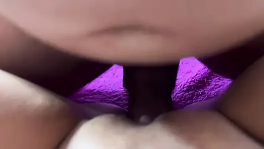 Çok fazla penis almayı ve onların üstüne boşalmasını seviyor