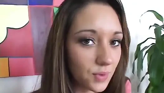 Brünette lutscht und bekommt einen anal creampie