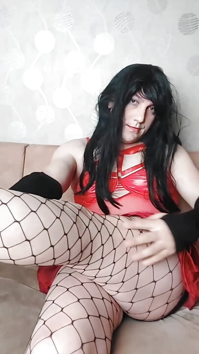 Femboy branco de coxas grossas em meia arrastão