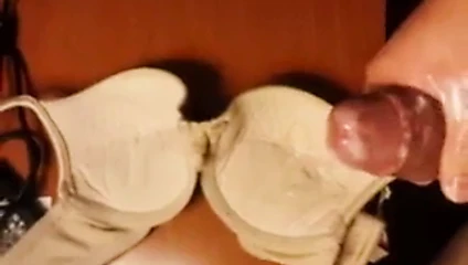 bulundu bir sutyen üzerinde Cumming