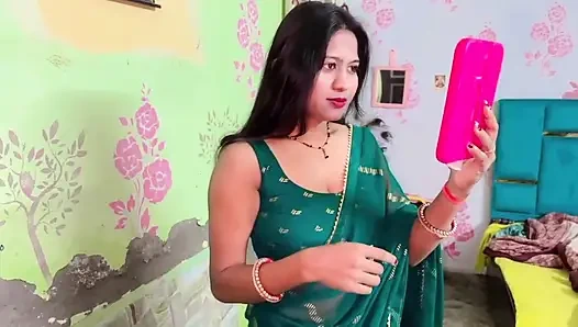 Hintli desi iki arkadaş bir erkekle sert sikişiyor