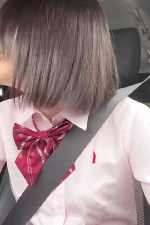 Encontro de cosplay. Menina tímida em um ousado passeio ao ar livre part1