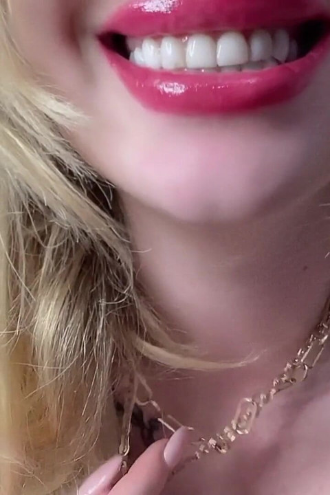 Manipulative stepmommy's lips! Cum or denial?