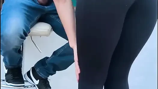 Blowjob yang sempurna Saya menyewa si rambut cokelat panas untuk mengisap penis saya sampai saya cum di pantatnya