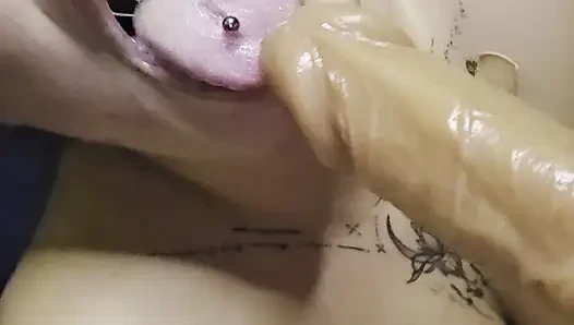 Blowjob queen shows how it's done