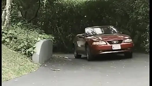Seksi piliç götten yarak alan 2 yarak emen adam tarafından sikiliyor