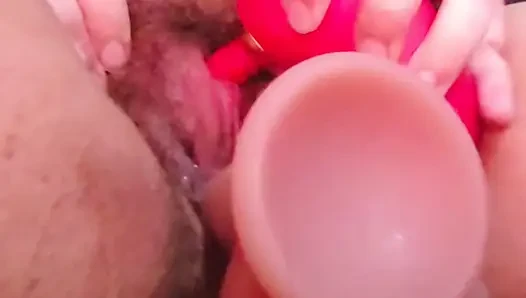 Mit einem leckenden vibrator kommen
