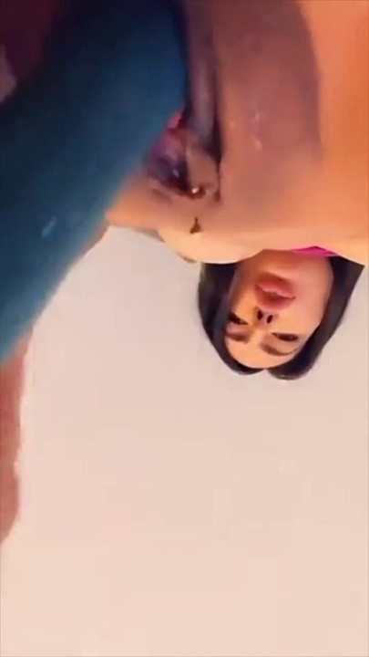 Lela star masturbiert ihre muschi, nachdem sie ihr kleines arschloch beim dirtytalk massiert hat | Clip 2