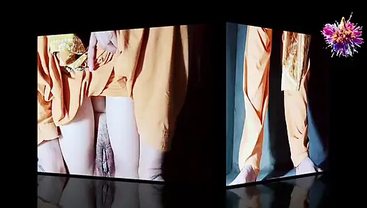 Hintli kız mastürbasyon yapıyor ve tutkuyla otomatik olarak işeniyor