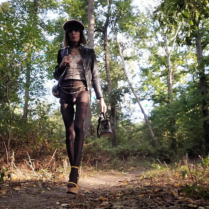 Exhibit P🚗U B L I C en Pute on a Parking Lot in the Forest, at La Faisanderie 91. Fanciful Tights, Thong [4sep25] Meet CoKiiNE! VaneSsaBiTCHx