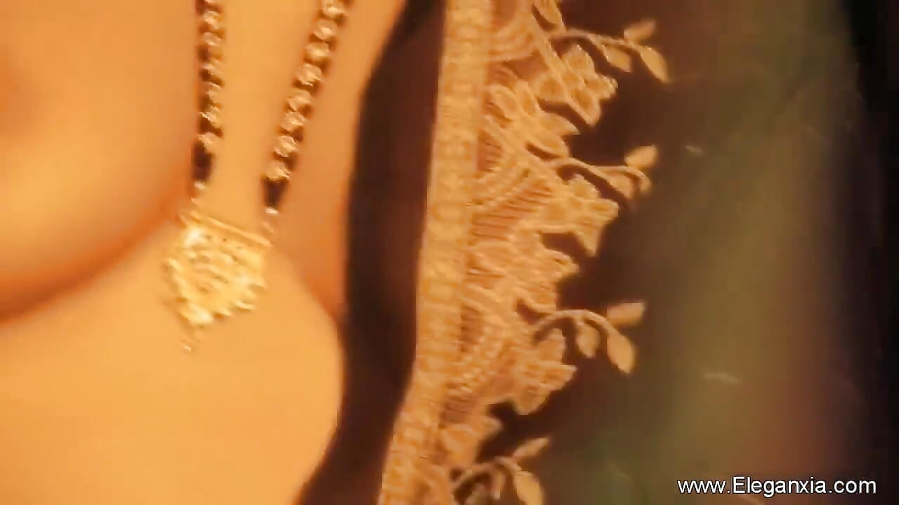 Bollywood nudes. Sexy brunette Indian MILF in her erotic video