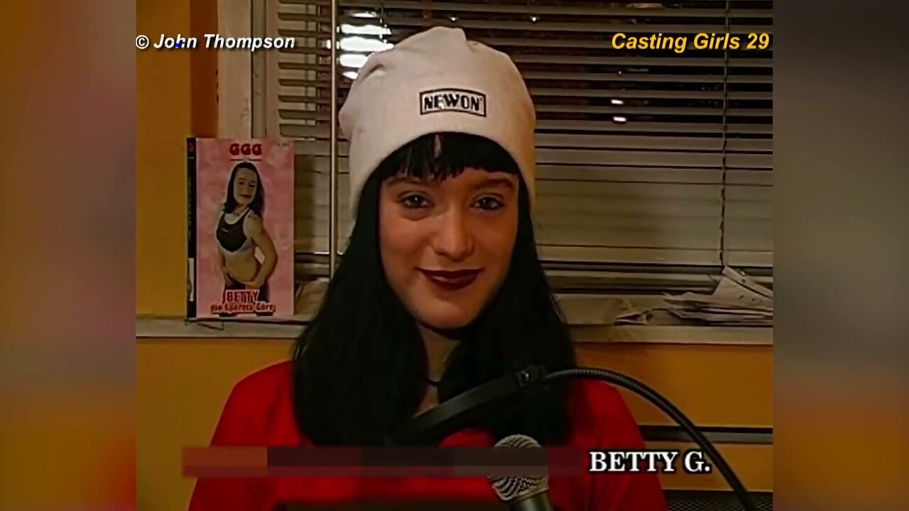 Betty Toma Corridas Desordenadas Y Lame Coño Negro