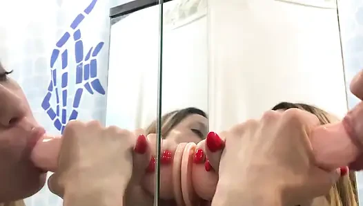 Saya berlatih blowjob dalam untuk penismu yang keras