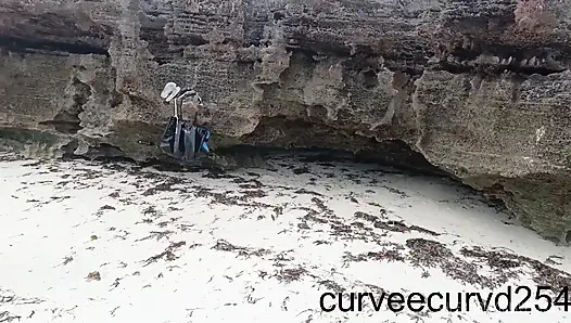 Экстремальный Публичный Засвет На Пляже. Заставило Моего Водителя Поиграть С Моим Клитором, Пока Я Не Сквиртую