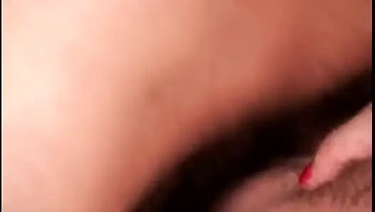 Memek becek cewek hot rambut pirang ini dientot habis-habisan sampai dicrot di dalam