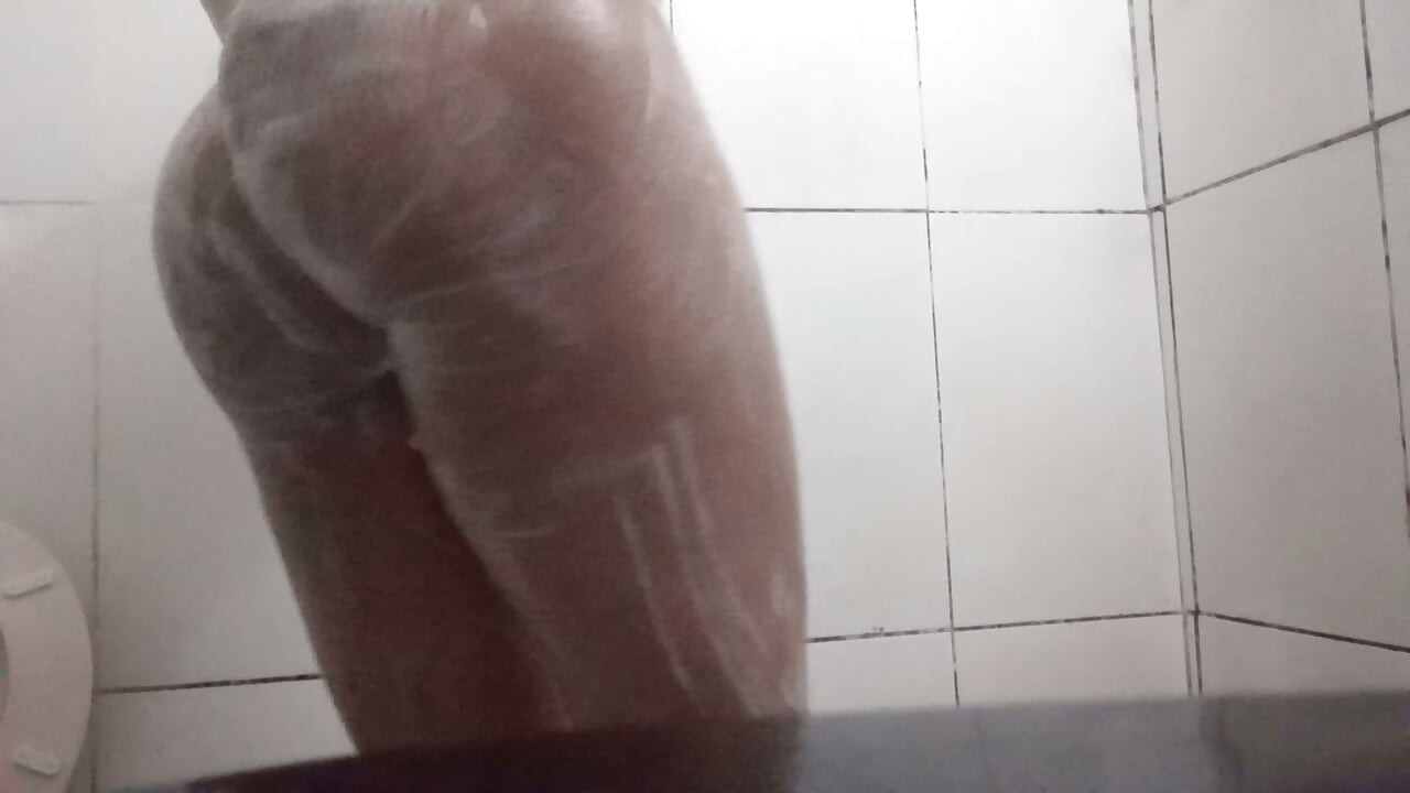 Mabango talaga ako, at basa na ang aking klitoris.
