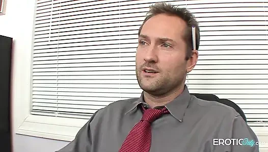 Adik tiri Asia pengen banget ngentot kontolku habis-habisan