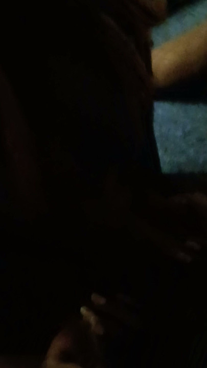 Ebony makes love to the dick with her mouth