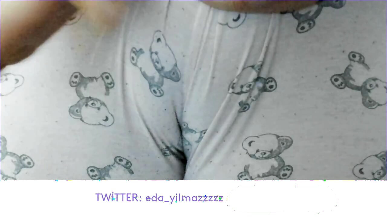 CAMELTOE- SWOLLEN PUSSY- MASTURBATE WITH PAJAMAS