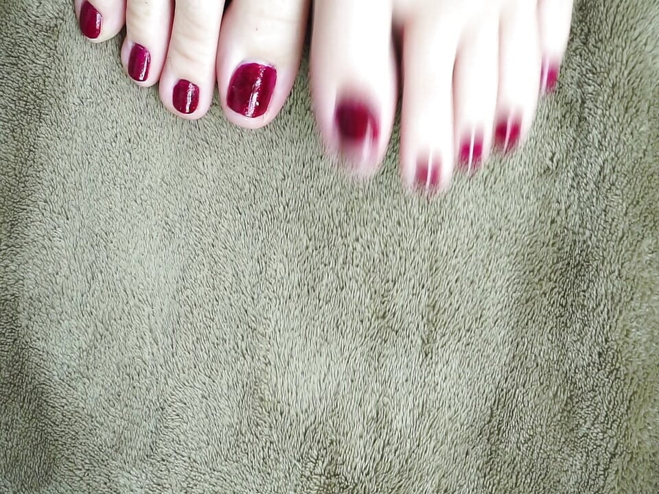 Daytona Hale Shows Off Her Sexy BBW Feet