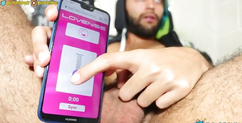 Игра с моим вибратором заставляет меня кончить так жестко!