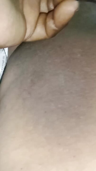 My stepaunt's pussy was massaged with oil and fingered.